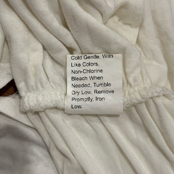 White top, can be used in many different ways. Double layers, not see through. - Picture 6 of 8